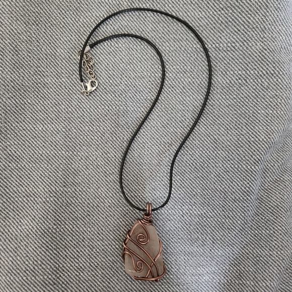 Handmade beach glass necklace - Picture 3 of 3